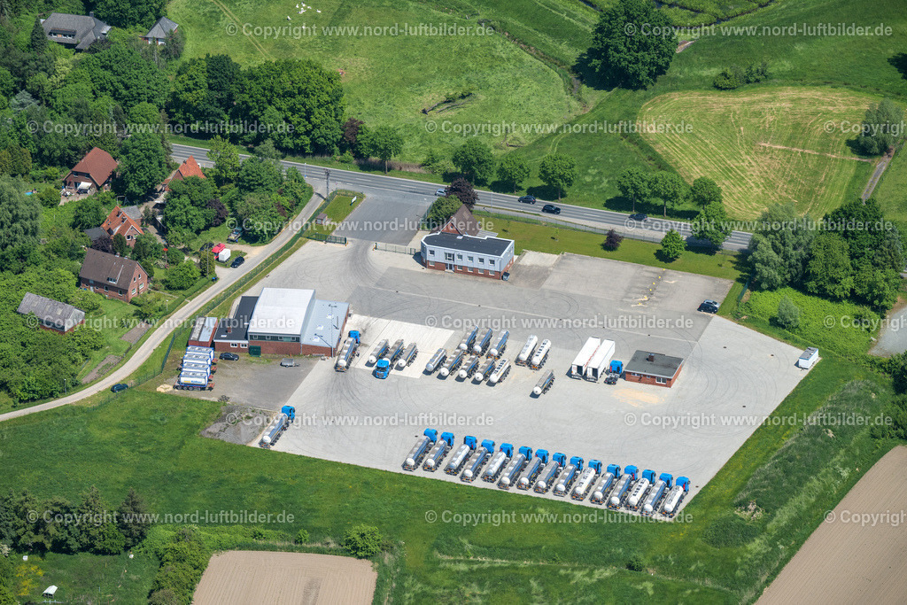 Stade_Schnee_Spedition_Köllner_ELS_7707280523 | STADE 28.05.2023 Speditions- Gebäude der mit Parkflächen der Transportfirma " Köllner " in Stade-Schnee im Bundesland Niedersachsen, Deutschland. // Forwarding building with parking areas for the transport company "Koellner" in Stade-Schnee in the state Lower Saxony, Germany. Foto: Martin Elsen