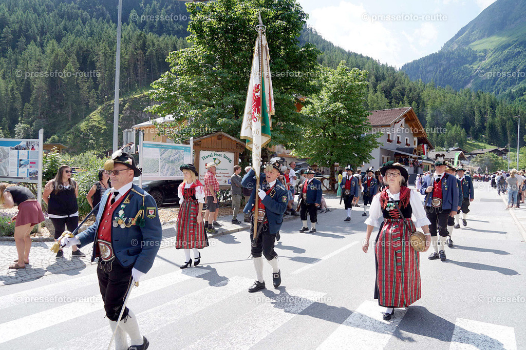 e31-news-2023-Juli23-Regimentsschuetzenfest3-Steeg-UMZUG_DORF-DSC07487 | Info aus dem Bezirk Reutte/Ausserfern Tirol sowie eine umfangreiche Bilddatenbank über die gesamte Region: Lechtal, Talkessel Reutte, Tannheimertal, Zwischentoren. Lech, Plansee, Zugspitze, Grenztunnel, B179, Fernpassstraße, Verkehr, Lawinen, Tradition, - Realisiert mit Pictrs.com