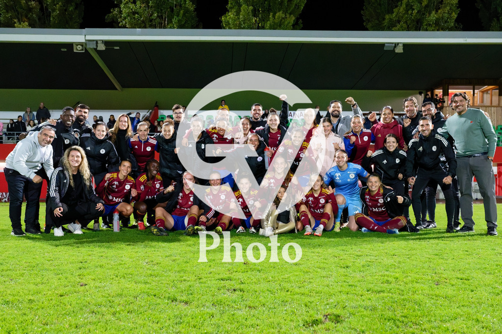 DZ9_5439_c | Switzerland: AXA Womens Super League 2025/26, Servette FC Chenois Feminin vs FC Aarau Frauen - Stade des Trois-Chene, Chene-Bourge: team picture after winning