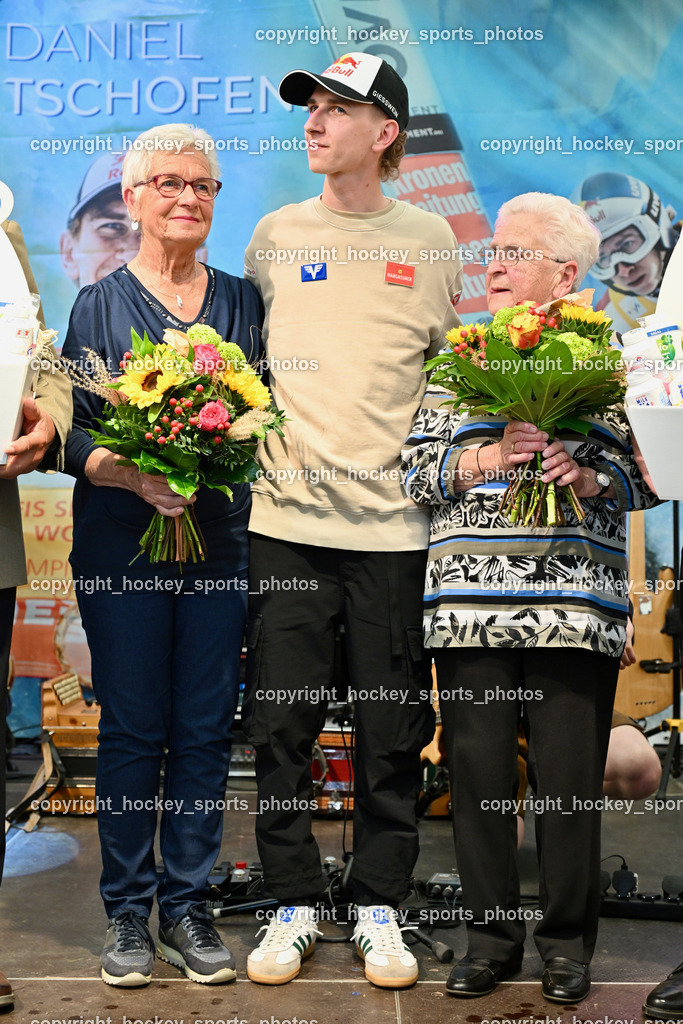 Empfang Daniel Tschofenig | Omas Tschofenig, Empfang Daniel Tschofenig, Empfang Daniel Tschofenig am 10.05.2025 in Hohenthurn (Mehrzweckhaus Hohenthuurn), Austria, (Photo by Bernd Stefan)