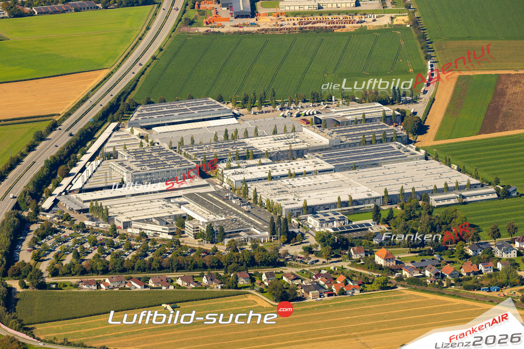 Das Luftbild zeigt : Pankofen Gewerbegebiet Plattling - Die Luftaufnahme wurde 2023 vom UL-Flugzeug aus erstellt ( keine Drohne ) - Hochauflösende Luftaufnahme - Für grossformatige Ausdrucke geeignet. Die Geschenkidee !Mit Lizenz und Bildrechte bestellbar