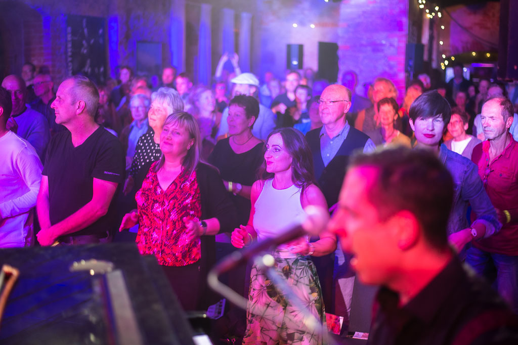 Tango meets Cuba | Tango meets Cuba mit den Klazz Brothers & Cuba Percussion im Forte Belvedere Leisnig zum Festival Hallo Leisnig 2022. - Realisiert mit Pictrs.com