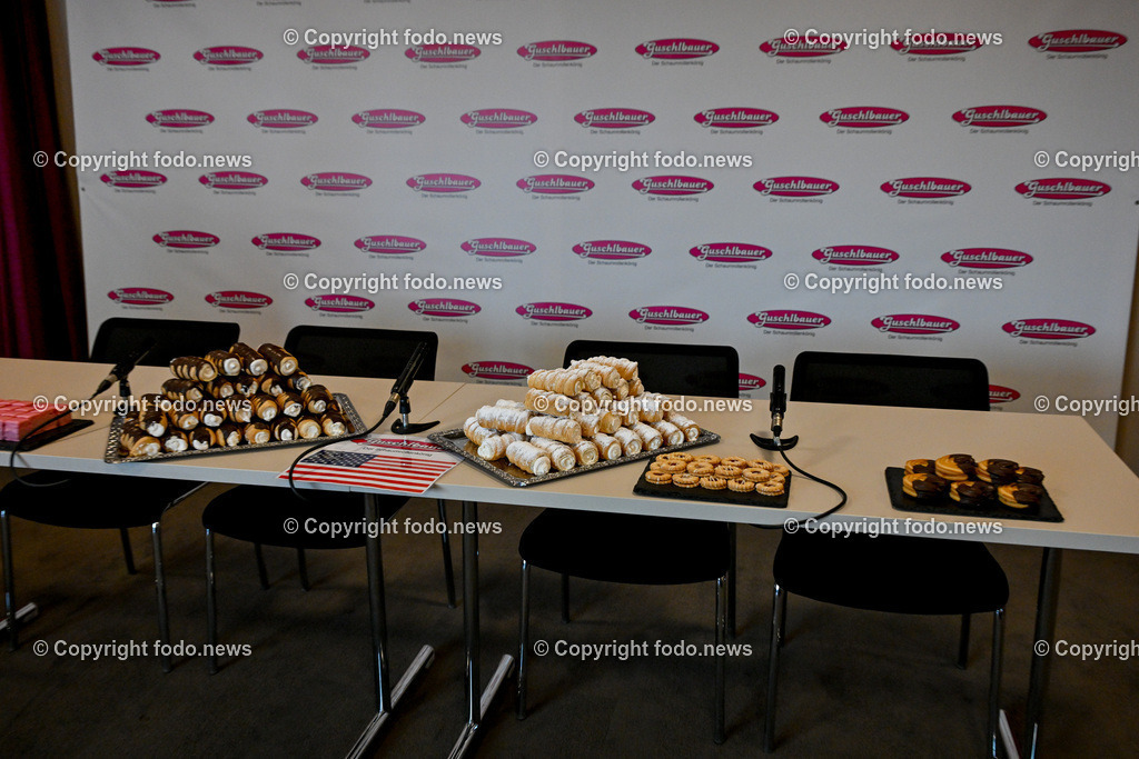 Priscilla Presley bei Guschlbauer_ 24.03.2025-26 | 24.03.2025, ST.WILLIBALD, AUT, im Bild Priscilla Presley bei Guschlbauer, Schaumrollen