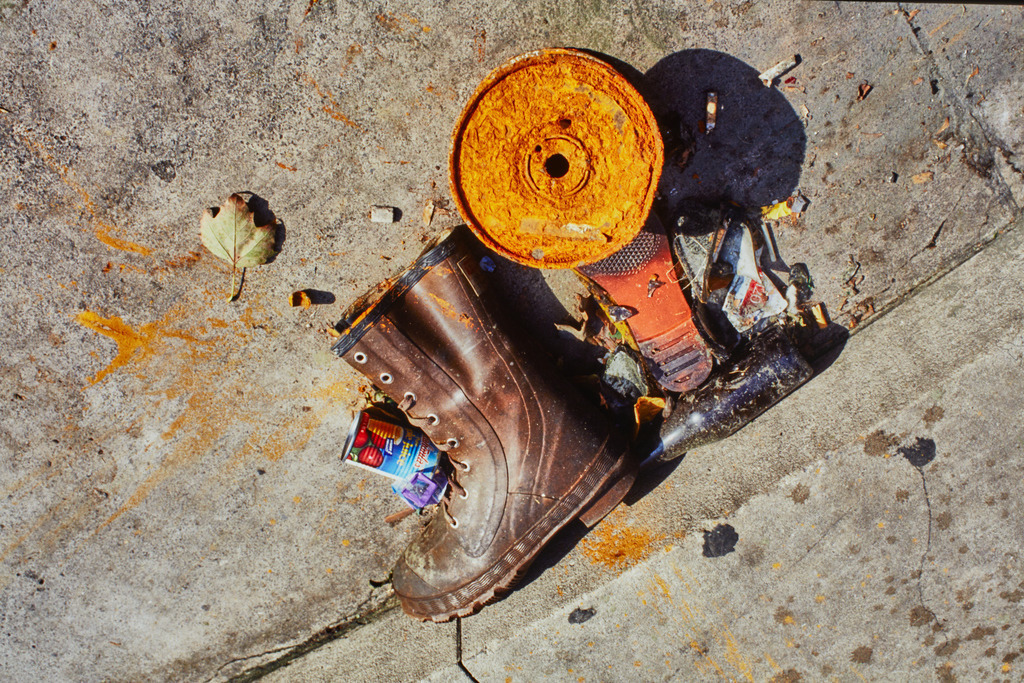 05USA_NYC_Strassenfund_Okt1992_8086 | Beegebilder online. 
BIldarchiv von Beege Fotodesign mit ausgewählten Werken, die sich besonders gut für die Dekoration Ihrer Räume oder Wände eignen. 