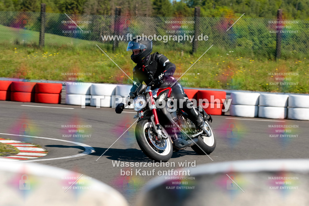 Moto-TeamOBK-21760 | Hier findet Ihr Bilder von Touristenfahrten auf der Nürburgring Nordschleife oder von anderen Veranstaltungen die ich besucht habe. Viel Spass beim Durch Schauen 