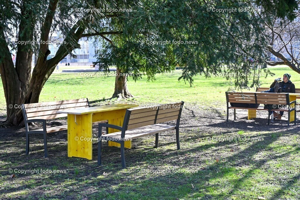 Volksgarten_ Baenke_ 04.03.2024-16 | 04.03.2024, Linz, AUT, Volksgarten, im Bild Baenke, Sitzgelegenheit, Montage, Demontage, Magistrat