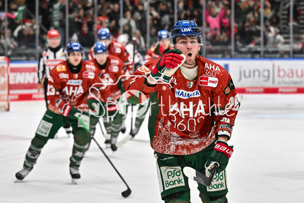 Augsburger Panther - Nürnberg Ice Tigers | AUGSBURG, GERMANY - 23. DECEMBER: Jubel der Panther nach dem Treffer zum 2-2 durch Alexander BLANK (Augsburger Panther 26) / Tor / Torschuetze / Freude / Happy während dem Match zwischen den Augsburger Panthern und den Nürnberg Ice Tigers am 31. Spieltag der Penny DEL im Curt Frenzel Stadion