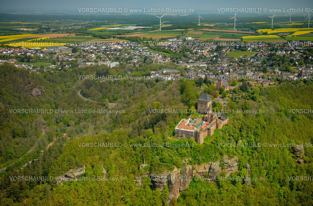 Nideggen240501757 | Luftbild, Renovierungsarbeiten an der Ruine der Burg Nideggen im Waldgebiet, Höhenburg und Wahrzeichen der Nordeifel im Naturpark Hohes Venn-Eifel, kath. Kirche St. Johannes Baptist, Ortsansicht Nideggen, Hügel und Täler und Windräder, Blick nach Nideggen, Brück, Nideggen, Nordrhein-Westfalen, Deutschland