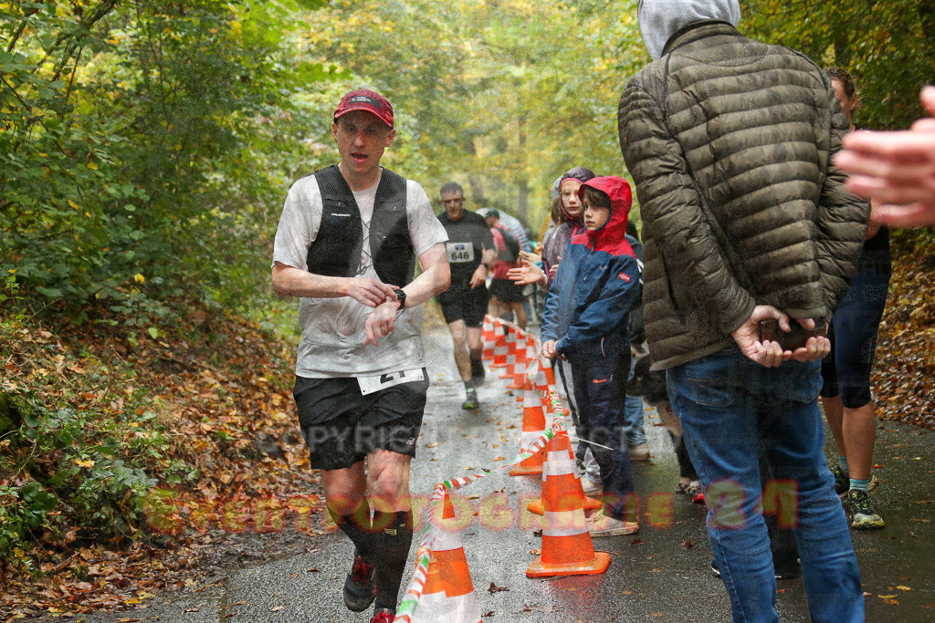 241027_1316_EX1_5911 | Sportfotografie im Rhein-Sieg Kreis, Köln, Bonn, NRW, Rheinland Pfalz, Hessen, etc. Unser Tätigkeitsfeld umfasst den Laufsport vom Volkslauf über den Marathon, Duathlon, Triathon bis zum Ultralauf wie Kölnpfad Ultra oder Schindertrail.
