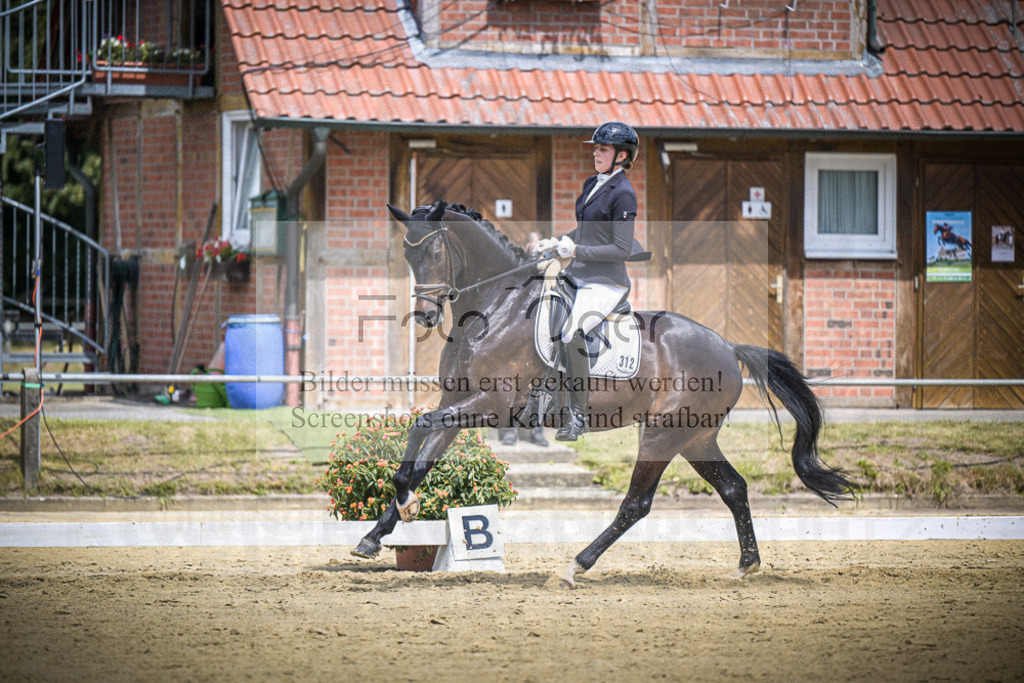 DOS_1748 | Entdecke hochwertige Reitturnierfotos von Foto Oger. Professionell, emotional und authentisch – jetzt Lieblingsmomente im Shop bestellen.Deutschlandweite Turnierfotografie. - Realisiert mit Pictrs.com