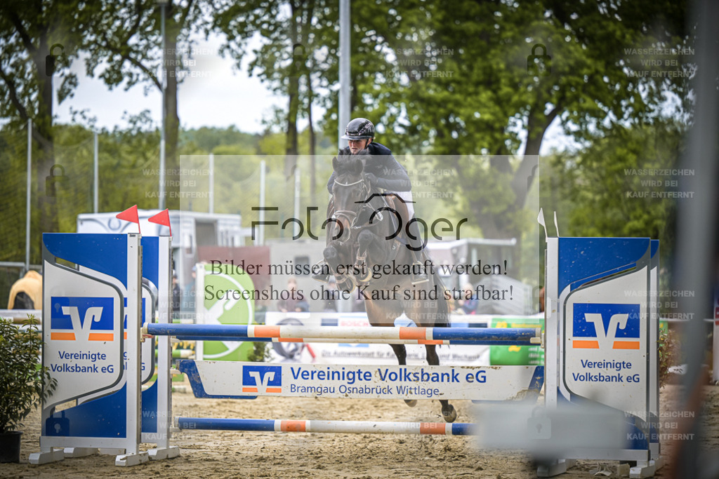 DOS_6566 | Entdecke hochwertige Reitturnierfotos von Foto Oger. Professionell, emotional und authentisch – jetzt Lieblingsmomente im Shop bestellen.Deutschlandweite Turnierfotografie. - Realisiert mit Pictrs.com