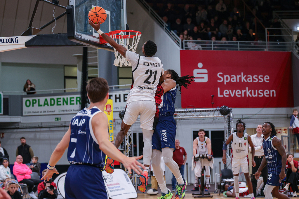 BAYER GIANTS vs VfL Sparkassenstars Bochum-37 | Fotos von Basketballspielen aus dem Raum NRW fotografiert von Gero Mueller-Laschet und Daniel Schaefer - Realisiert mit Pictrs.com
