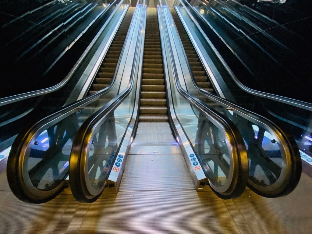 Rolltreppe | BILDER AN DIE WAND                                                verschönern sie ihr Büro, ihre Praxis oder ihre viel Wände zu Haus  - Realisiert mit Pictrs.com