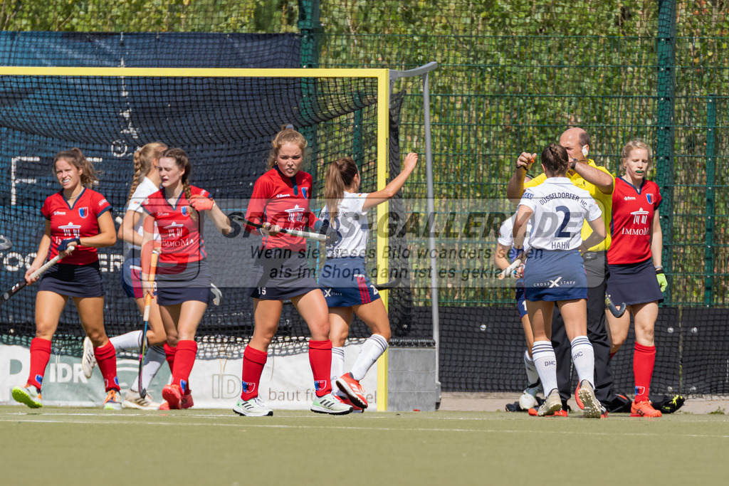 HK_20220903_109571 | 1. Bundesliga Damen Düsseldorfer HC - Berliner HC am 3.9.2022 DHC Düsseldorf, Düsseldorf , Tessa Schubert ( Düsseldorfer HC #28 ) , Marie Hahn ( Düsseldorfer HC #2 )