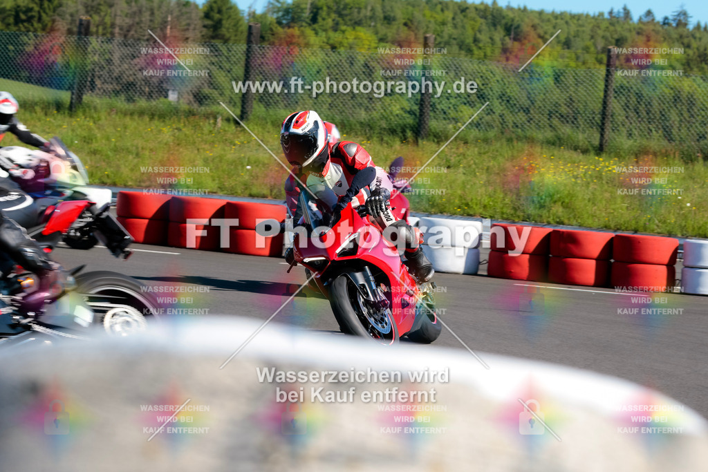 Moto-TeamOBK-21449 | Hier findet Ihr Bilder von Touristenfahrten auf der Nürburgring Nordschleife oder von anderen Veranstaltungen die ich besucht habe. Viel Spass beim Durch Schauen 