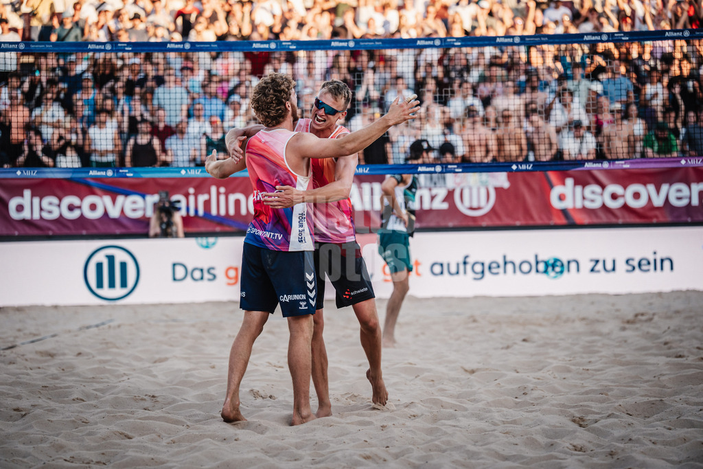 Beachvolleyball | Männer | Allianz German Beach Tour 2025 | Tourstop Berlin | 16.08.2025 | v.l. Luis Henrichs und Cedrik Moede jubeln