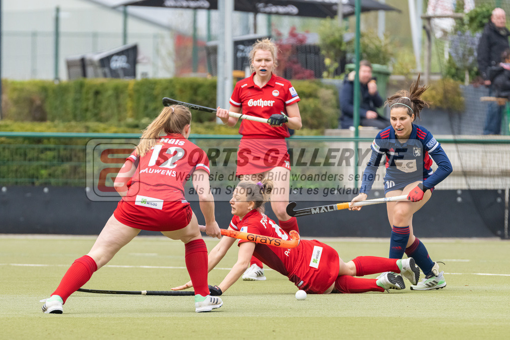 HK_20230416_106974 | 1. Bundesliga Damen Düsseldorfer HC - Rot-Weiss Köln am 16.4.2023 DHC Düsseldorf, Düsseldorf , Clara Ycart ( Düsseldorfer HC #10 ) , Jule Fischer ( Rot-Weiss Köln #6 ) , Katharina Hüls ( Rot-Weiss Köln #12 )
