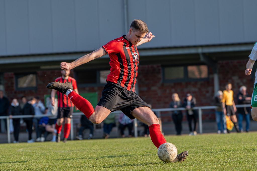 Fußball I Herren I Saison 2025-2026 I Bezirksliga Weser-Ems 4 I 24. Spieltag I TuS Lutten - TuS Frisia Goldenstedt I 13887 | jns.sportfotos - Realisiert mit Pictrs.com