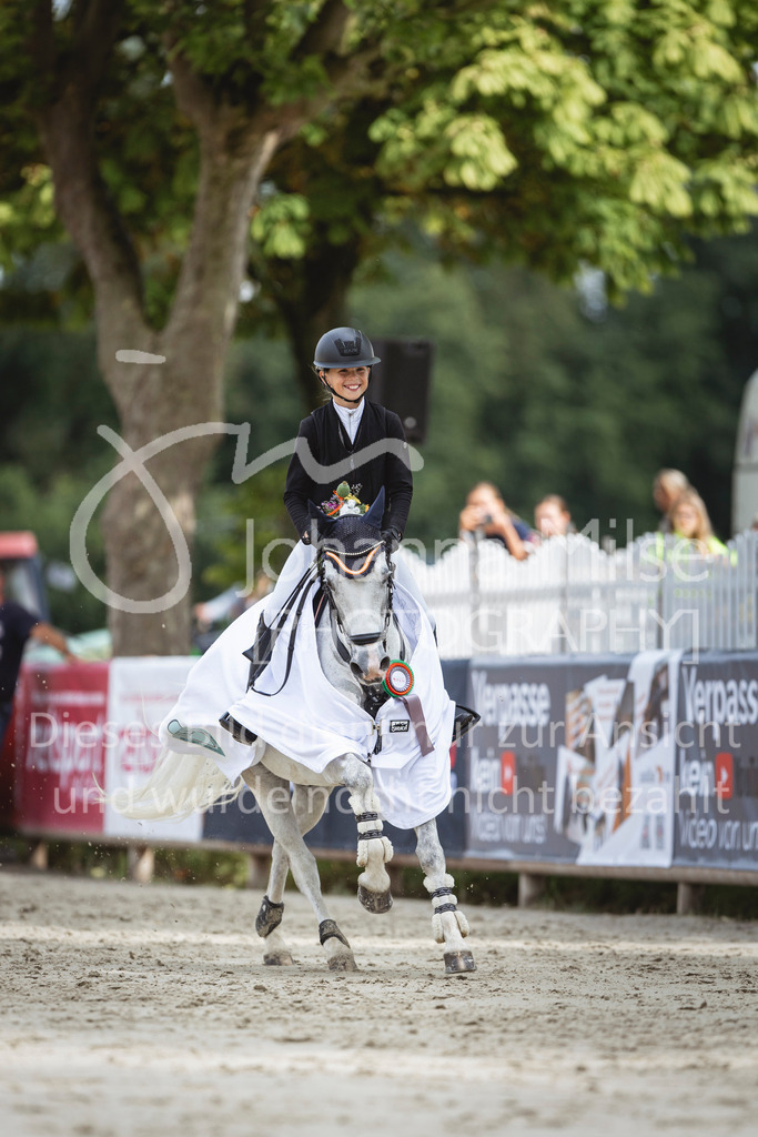 240711_BHO_Stil-A1-2-295 | Deine schönsten Turniermomente als professionelle Fotos! Entdecke hochwertige Pferdesport-Fotografie im Online-Shop. Jetzt Fotos finden & bestellen!