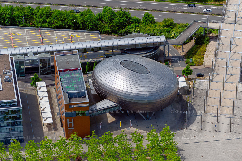 4030735 | HANNOVER 02.06.2020 Gebäudekomplex " Planet M " der Hochschule Hannover an der Straße Expo Plaza im Ortsteil Mittelfeld in Hannover im Bundesland Niedersachsen, Deutschland. Weiterführende Informationen bei: AMT Ingenieurgesellschaft mbH,  Architekturbüro Triade Partnerschaftsgesellschaft Architekten Heuing und Profe-Bracht mbB,  Bertelsmann SE &amp; Co. KGaA,  Deutsche Messe,  Eike Becker_Architekten Gesellschaft von Architekten mbH,  Hochschule Hannover. // Building complex " Planet M " of the Hannover University of Applied Sciences on the street Expo Plaza in the district Mittelfeld in Hannover in the state Lower Saxony, Germany. Further information at: AMT Ingenieurgesellschaft mbH,  Architekturbuero Triade Partnerschaftsgesellschaft Architekten Heuing und Profe-Bracht mbB,  Bertelsmann SE &amp; Co. KGaA,  Deutsche Messe,  Eike Becker_Architekten Gesellschaft von Architekten mbH,  Hochschule Hannover. Foto: Gerhard Launer