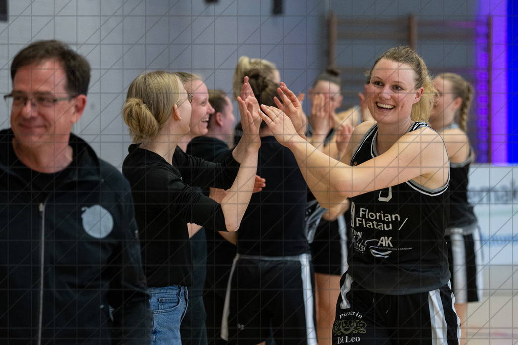 2. DBBL PlayOff 24/25 | 12.04.2025 | Dillingen Diamonds vs. BBC OS | 1/8-Finale, 2. Spiel  | 2. DBBL PlayOff 24/25 | 12.04.2025 | Dillingen Diamonds vs. BBC OS | 1/8-Finale, 2. Spiel  - - - - - CREDIT, www.bullenfotos.de, Martin König, Hörner Weg 40, D-49078 Osnabrück, +4917663732967, Nutzung und Weitergabe nur zu den vereinbarten Zwecken. Presseanfragen an Urheber. Alle Rechte beim Urheber. - - - - - - Realisiert mit Pictrs.com