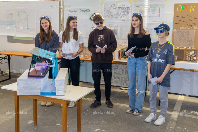 Hackathon - Tag 2 | Bildershop von pixelworld.at - Realisiert mit Pictrs.com