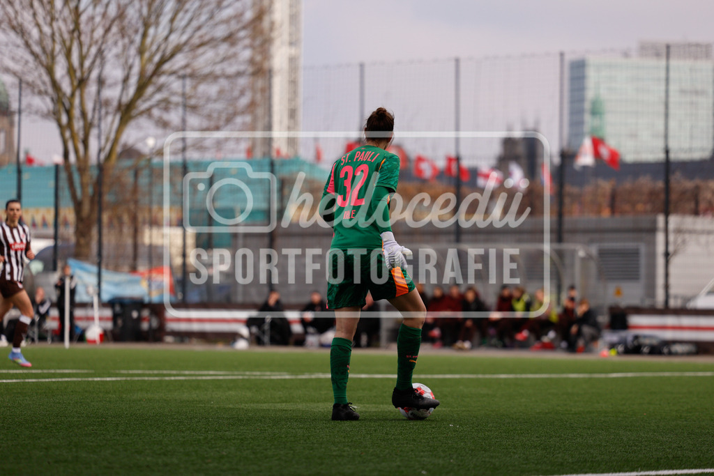 Fußball I Frauen I Saison 2025-2026 I Regionalliga Nord I 15. Spieltag I St. Pauli - SpVg Aurich-39 | Friederike Ihle (32, FC St. Pauli) - Realisiert mit Pictrs.com