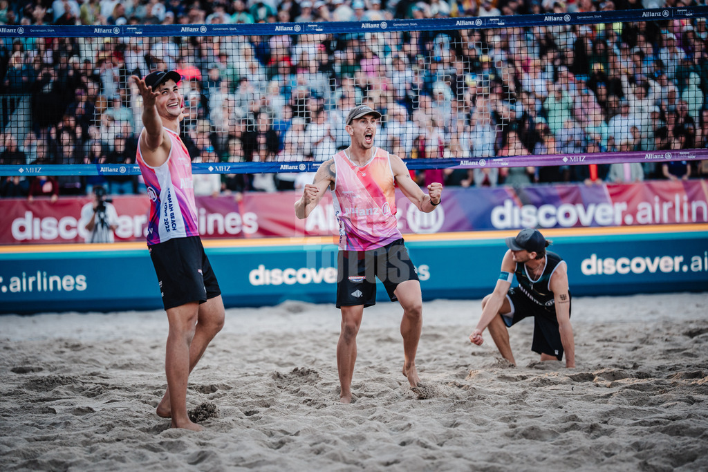 Beachvolleyball | Männer | Finale | Deutsche Meisterschaften 2025 Timmendorfer Strand | 07.09.2025 | v.l. Sven Winter und Lukas Pfretzschner jubeln