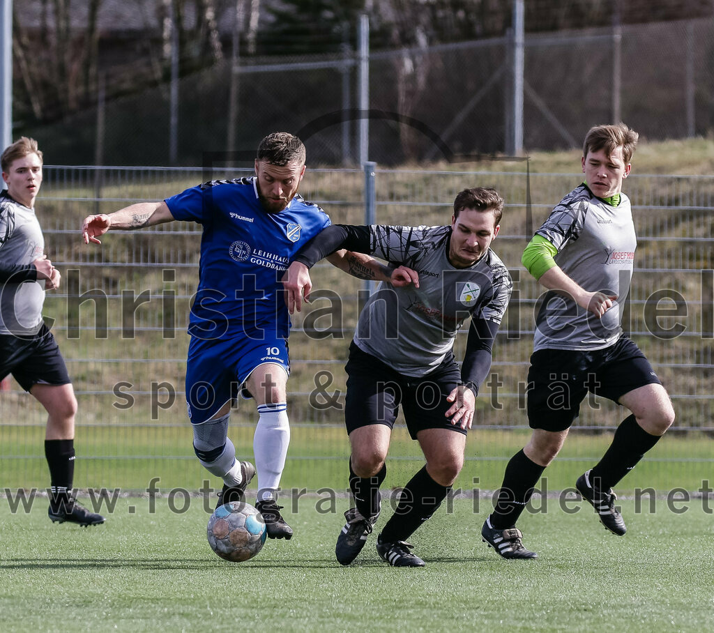 2024-02-24_039_FC_Langengeisling_II_gegen_SG_Reichenkirchen | Erding, Deutschland, 24.02.2024:
Fußball, Kreisklasse 2023 / 2024, Testspiel, FC Langengeisling II gegen SG Reichenkirchen, Endergebnis: 7:1

Moritz Wiesheu (FC Langengeisling, #10), Adrian Schmidt (SG Reichenkirchen, #5), Andreas Pfanzelt (SG Reichenkirchen, #6)

Foto: Christian Riedel / fotografie-riedel.net