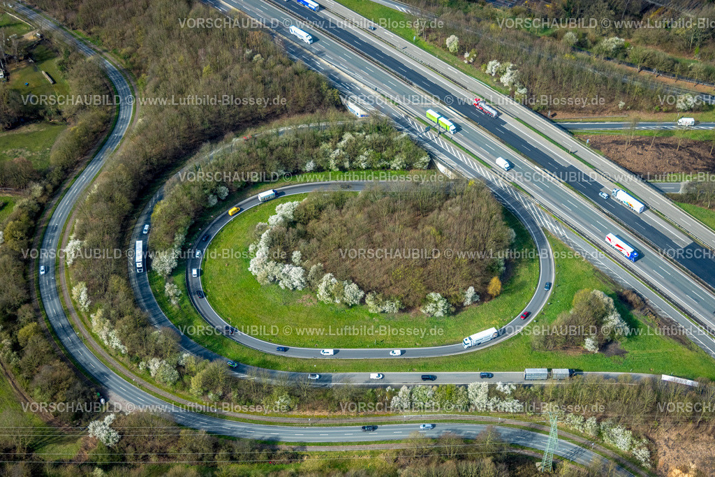 Bottrop260306480 | Luftbild, Autobahn A2 Dreieck Bottrop, Ausfahrt-Kreisel und blühende Bäume, Stadtwald, Bottrop, Ruhrgebiet, Nordrhein-Westfalen, Deutschland