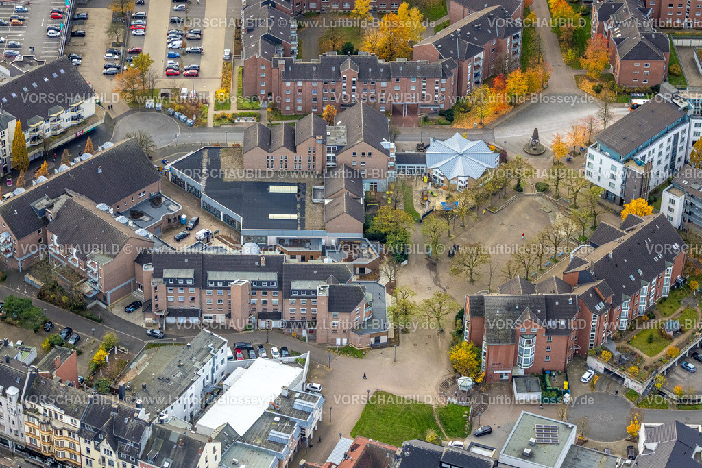 Hagen251101172 | Luftbild, Hüttenplatz mit Kita Zwergenhütte, herbstliche Bäume, Haspe, Hagen, Ruhrgebiet, Nordrhein-Westfalen, Deutschland