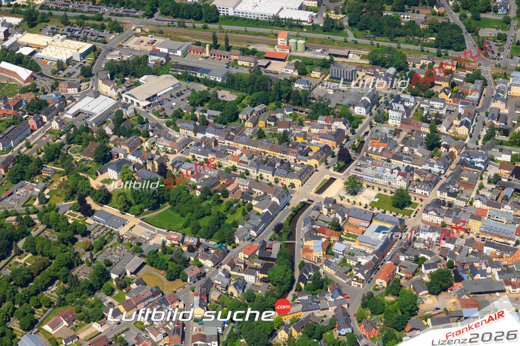 Die Luftaufnahme der Stadt Rehau wurde vom UL-Flugzeug heraus erstellt ( keine Drohne )- hohe Auflösung für beste Qualität