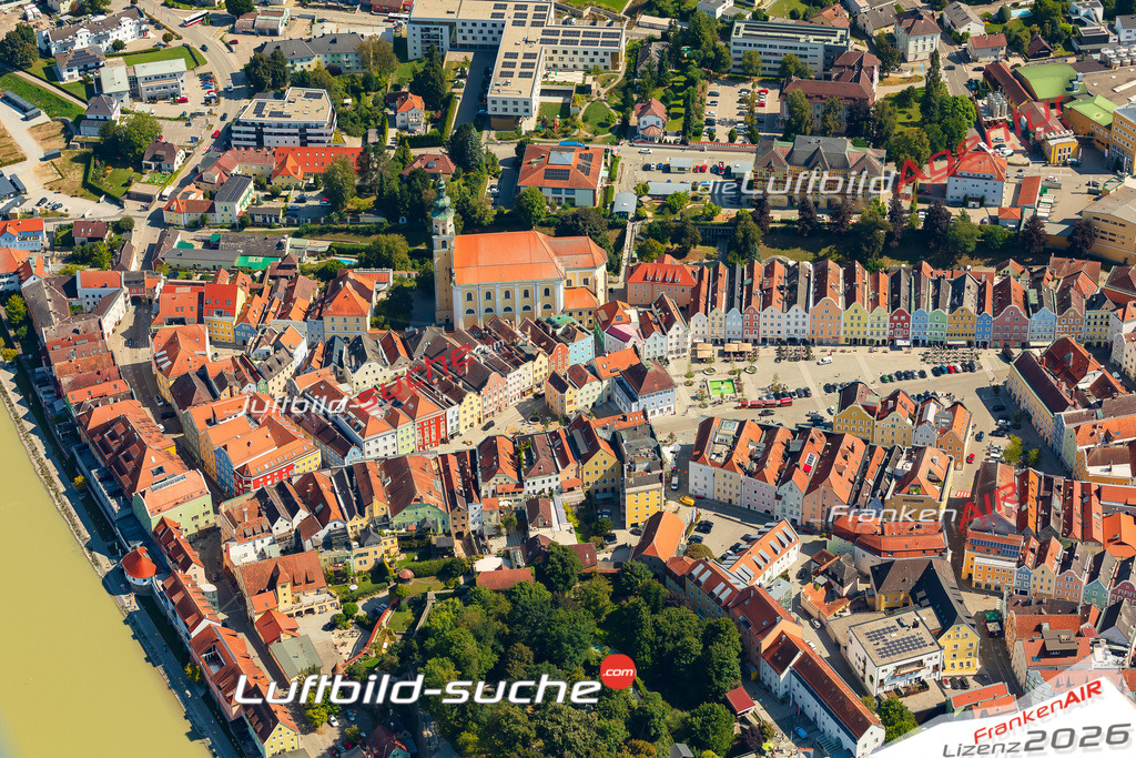 Luftaufnahme von Schärding - Die Luftaufnahme wurde 2025 vom UL-Flugzeug heraus erstellt ( keine Drohne ) - Hochauflösende Luftaufnahme - für professionelle Ausdrucke geeignet. Die Geschenkidee !Mit Lizenz und Bildrechte bestellbar