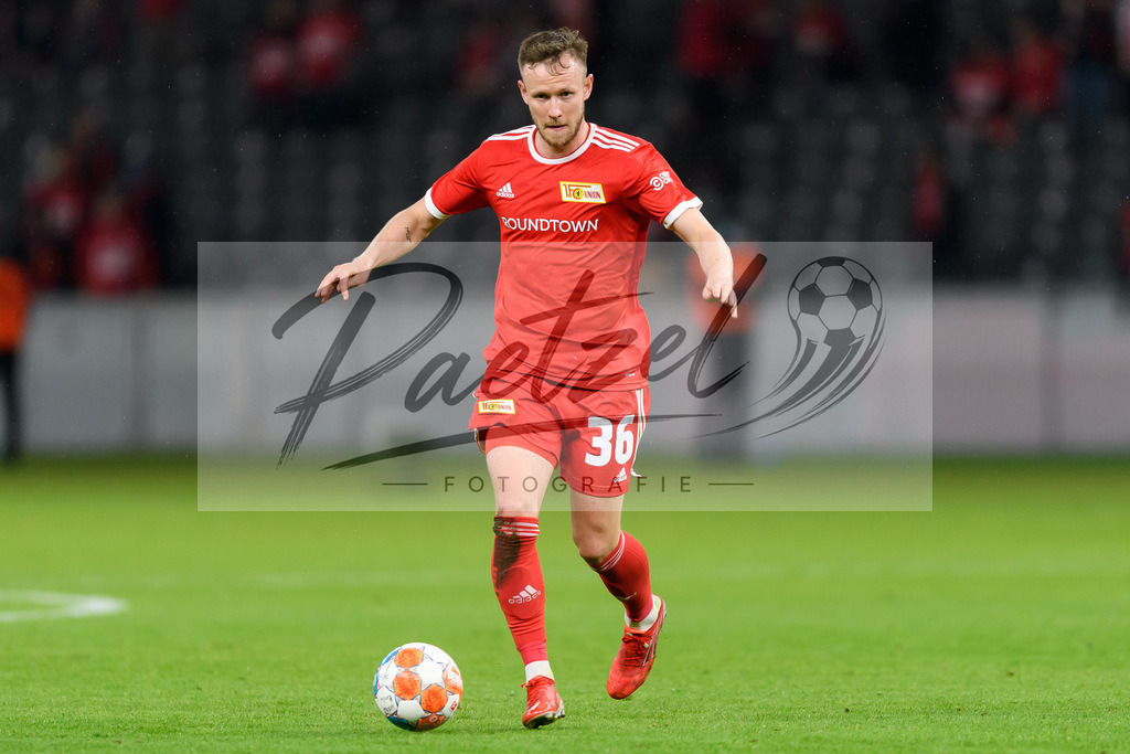 FCUKUO20210826_192 | Fussball, Herren: Cedric Teuchert (1.FC Union Berlin) in Aktion, am Ball, Einzelaktion beim Spiel der UEFA Conference League zwischen 1. FC Union Berlin und Kuopion PS im Olympiastadion am 26.08.2021 in Berlin, Deutschland. - Realisiert mit Pictrs.com