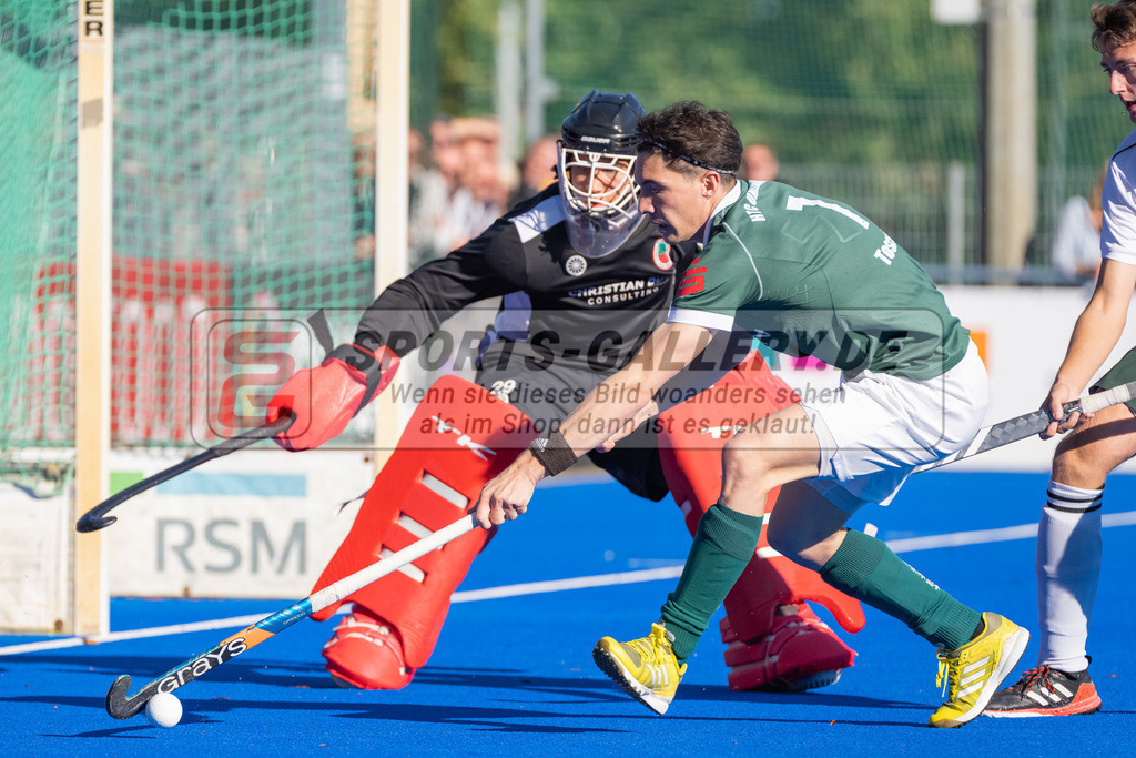 HK_20221009_100890 | 1. Bundesliga Herren Crefelder HTC - Uhlenhorst Mülheim am 9.10.2022 Crefelder HTC, Krefeld , Lucas Toscani ( Uhlenhorst Mülheim #7 ) , Joshua Onyekwue Nnaji Torwart ( Crefelder HTC #29 )
