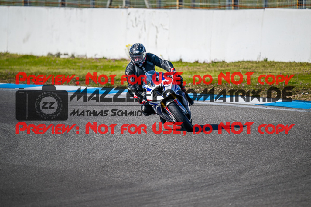 MaZZes_FotoMatrix_230410_4587 | ROT