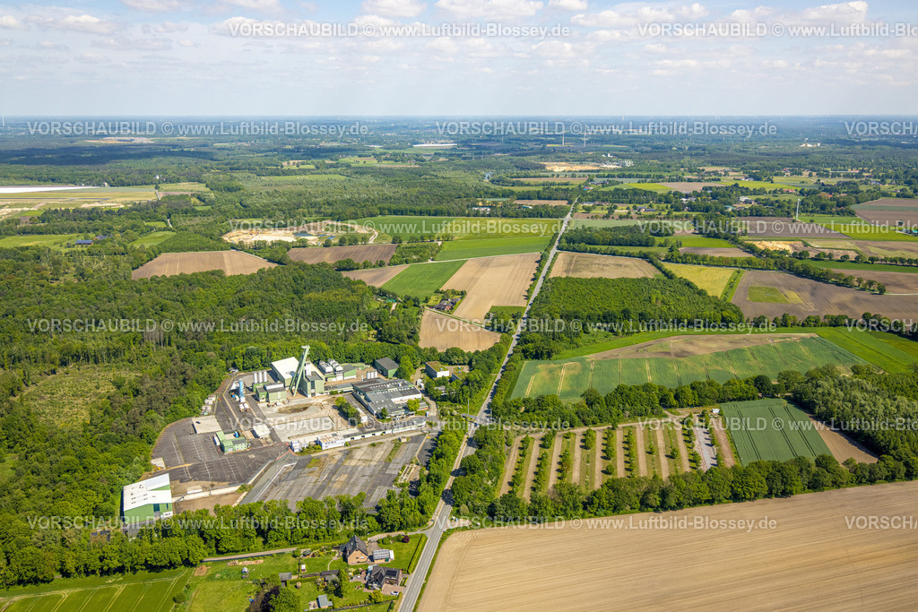 Bottrop230509925Kirchhellen | Luftbild, ehem. Bergwerk Propser V Schacht 10, Gebäude Alter Postweg, Kirchhellen-Nord-West, Bottrop, Ruhrgebiet, Nordrhein-Westfalen, Deutschland