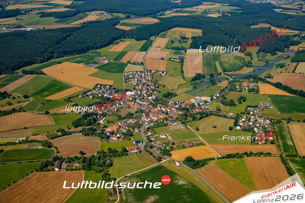 Das Luftbild zeigt : Brunn Emskirchen - Die Luftaufnahme wurde 2024 vom UL-Flugzeug aus erstellt ( keine Drohne ) - Hochauflösende Luftaufnahme - Für grossformatige Ausdrucke geeignet. Die Geschenkidee !Mit Lizenz und Bildrechte bestellbar