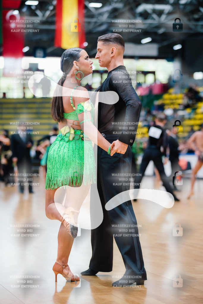 Hessen Tanzt WDSF International Open Latin 43rd (71) Paul Thorwarth _ Zorka Kozma (TSC dancepoint Königsbrunn)-2025-05-18-3495 | Webshop for digital downloads and prints of dance sport, event & show photographer Julian Link - Realisiert mit Pictrs.com