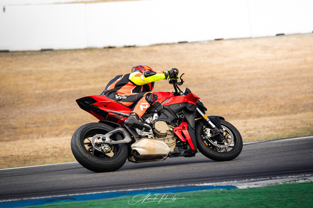 Ducati Trackday Hockenheimring 2026 | Entdecken Sie die faszinierende Welt von Alexander Tschuncky Arts: Kreative Fotografie, atemberaubende Automobilkunst und hochwertiger Bilderdruck. Lassen Sie sich inspirieren! - Realisiert mit Pictrs.com