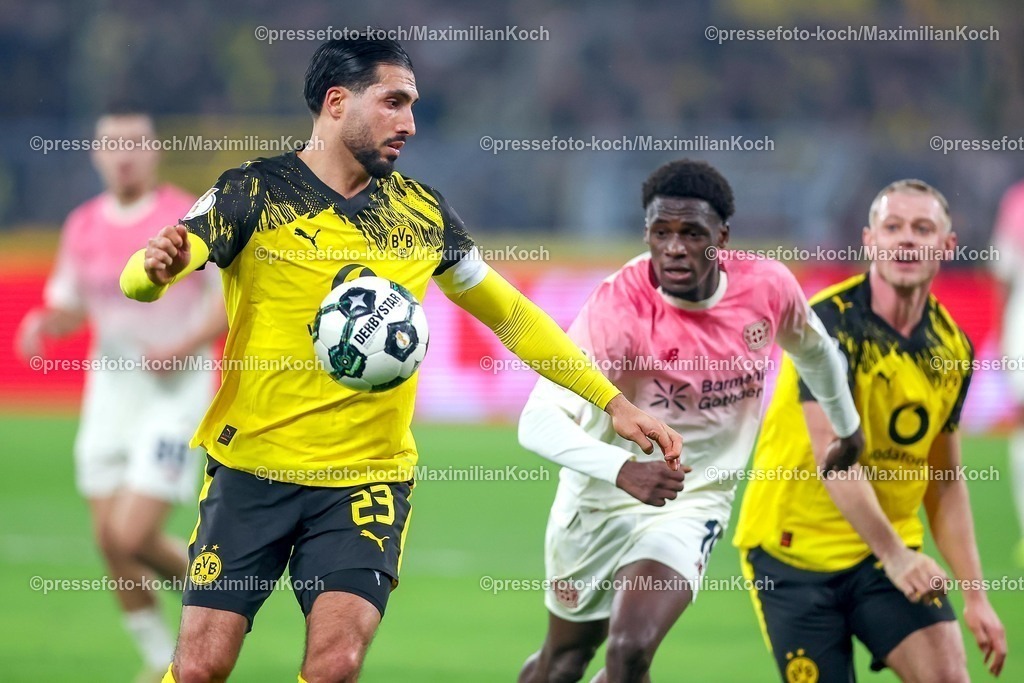 BVB02122501071 | 02.12.2025, Fußball, DFB-Pokal, Borussia Dortmund - Bayer 04 Leverkusen, Achtelfinale, Signal Iduna Park, Saison 2025 2026: Emre Can  (BVB #23) im Zweikampf gegen  Ernest Poku (Bayer04 #19) DFB regulations prohibit any use of photographs as image sequences and or quasi-video.