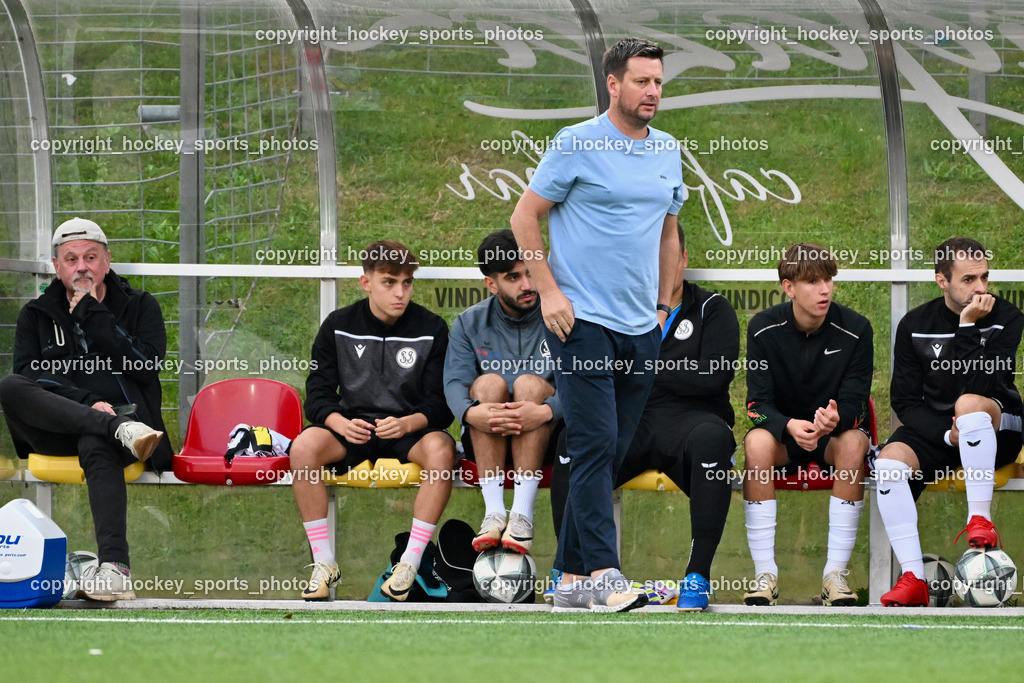 SV Spittal 1921 vs. SV St. Jakob  | Spielerbank SV Spittal, Sportlicher Leiter SV Spittal Wolfgang Oswald, Headcoach SV Spittal Philipp Dabringer, SV Spittal 1921 vs. SV St. Jakob , SV Spittal 1921 vs. SV St. Jakob  am 20.09.2024 in Spittal an der Drau (Goldeck Stadion), Austria, (Photo by Bernd Stefan)