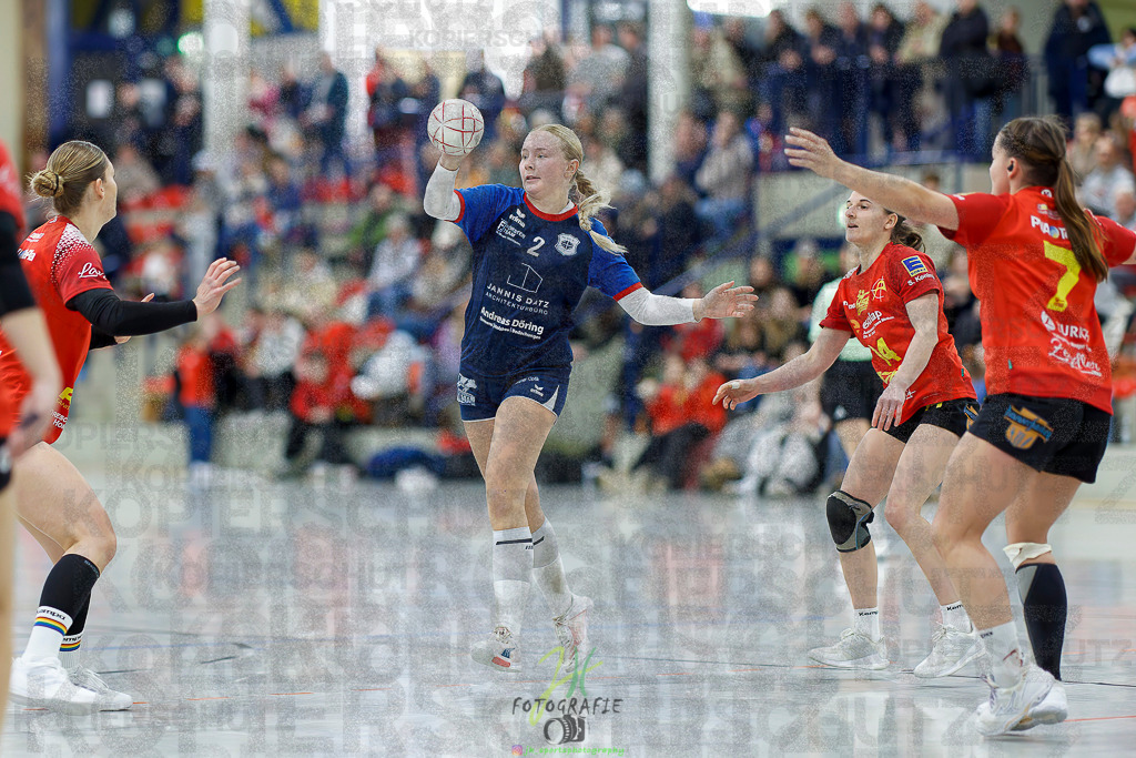 Frauen Regionalliga (HHV); HSG Wettenberg - TV Hüttenberg | Frauen Regionalliga (HHV); HSG Wettenberg - TV Hüttenberg am 06.12.2025 in Launsbach (Wettenberg) (Halle GS Launsbach (Wettenberg))Photo © 2025 - Jörg Heinrich - Realisiert mit Pictrs.com