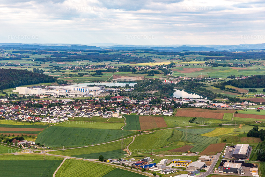 Luftbild: Geberit Vertriebs GmbH in Pfullendorf im Bundesland Baden-Württemberg in Deutschland.Foto: IMG_131887.jpg vom 26.05.2022 durch Werner Riehm/FLY-FOTO.deWWW.GEBERIT.DEStadt Pfullendorf /