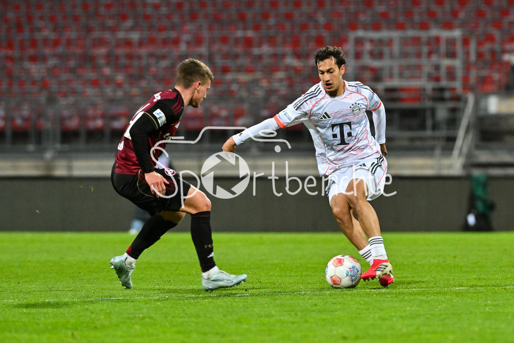 1. FC Nürnberg II - FC Bayern Amateure | NÜRNBERG, GERMANY - 21. APRIL: im Duell Tobias HEß (1. FC Nürnberg II 24) und Mudaser SADAT (FC Bayern München II 7) während dem Match zwischen dem 1. FC Nürnberg II und den Amateuren des FC Bayern am 30. Spieltag der Regionalliga Bayern im Max-Morlock Stadion