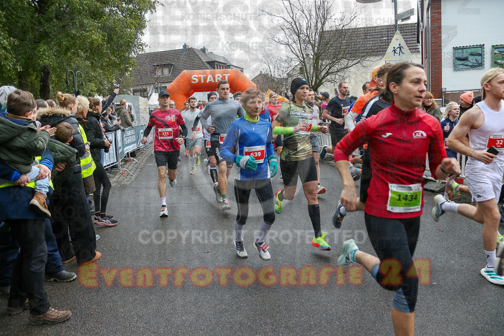 251130_1133_EX1_7986 | Sportfotografie im Rhein-Sieg Kreis, Köln, Bonn, NRW, Rheinland Pfalz, Hessen, etc. Unser Tätigkeitsfeld umfasst den Laufsport vom Volkslauf über den Marathon, Duathlon, Triathon bis zum Ultralauf wie Kölnpfad Ultra oder Schindertrail.