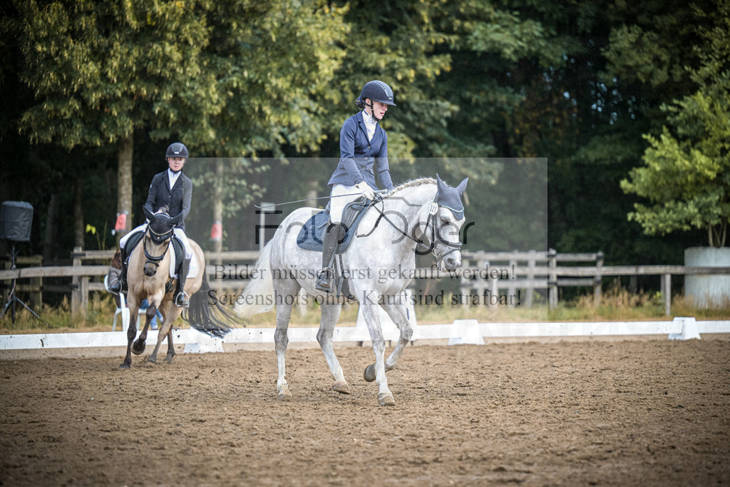 DOS_2347 | Entdecke hochwertige Reitturnierfotos von Foto Oger. Professionell, emotional und authentisch – jetzt Lieblingsmomente im Shop bestellen.Deutschlandweite Turnierfotografie. - Realisiert mit Pictrs.com