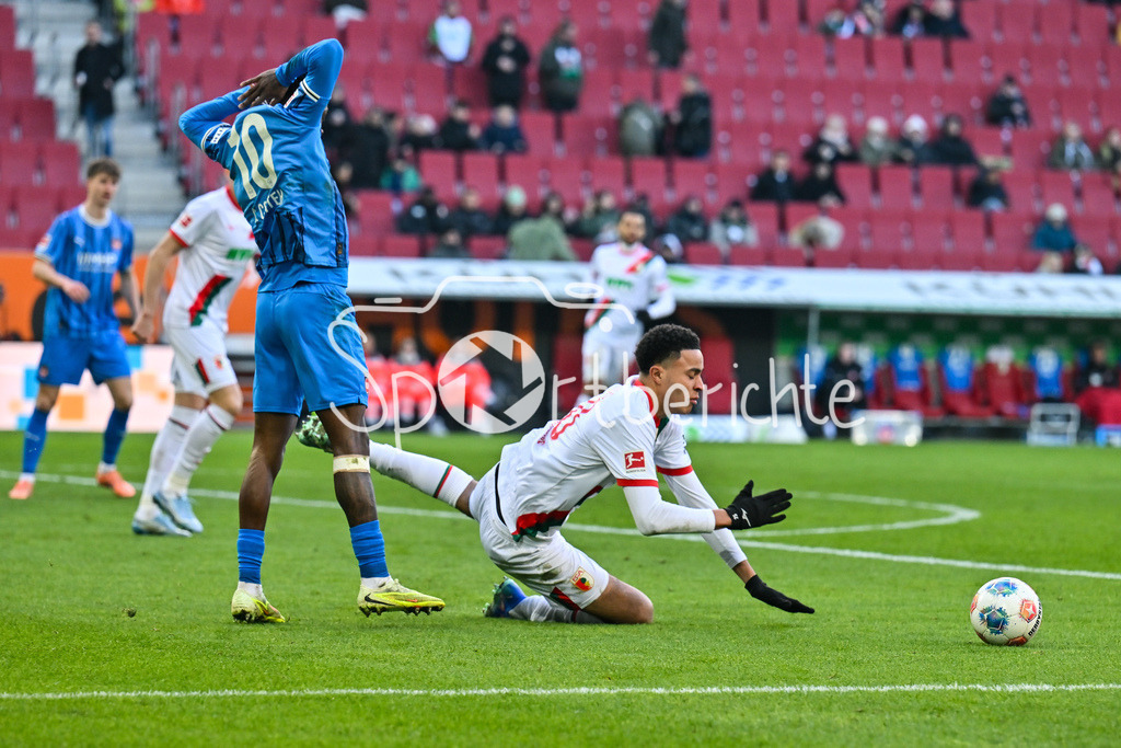 FC Augsburg - 1. FC Heidenheim | AUGSBURG, GERMANY - 15. FEBRUARY: im Duell Christian Joe CONTEH (1. FC Heidenheim 10) und Noahkai BANKS (FC Augsburg 40) während dem Bundesligamatch zwischen dem FC Augsburg und dem 1. FC Heidenheim am 22. Spieltag in der WWK-Arena / DFL REGULATIONS PROHIBIT ANY USE OF PHOTOGRAPHS AS IMAGE SEQUENCES AND/OR QUASI-VIDEO