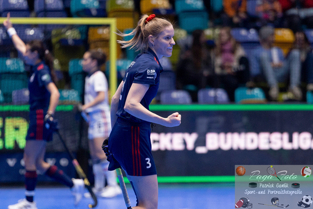 Volvo E.R.B. Final 4 Halbfinale Frauen: Mannheimer HC - Düsseldorfer HC, 25.01.2025 | Annika Marie Spink (Düsseldorfer HC #3) feiert den Treffer / das Tor zum 0:1, Mannheimer HC - Düsseldorfer HC, Frankfurt, Süwag Arena, 25.1.2025 - Realisiert mit Pictrs.com