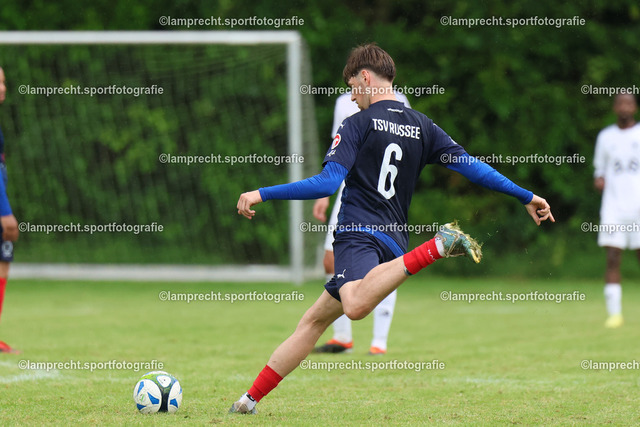 Fußball I Herren I Saison 2024-2025 I Aufstiegsspiele zur KL III I 1. Spieltag I SV Rickling - TSV Russee I 07.06.2025.139 | Malte Bauer (6, TSV Russee) - Realisiert mit Pictrs.com